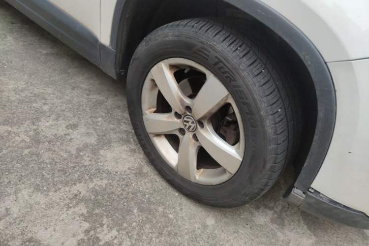 Used Volkswagen Tiguan 2013 1.8 TSI Automatic Two-Wheel Drive Comfort Edition Right Front Wheel Hub