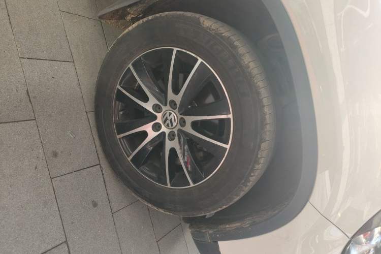 Used Volkswagen Tiguan 2013 1.8TSI Automatic Two-Wheel Drive Luxury Model Right Front Wheel Hub