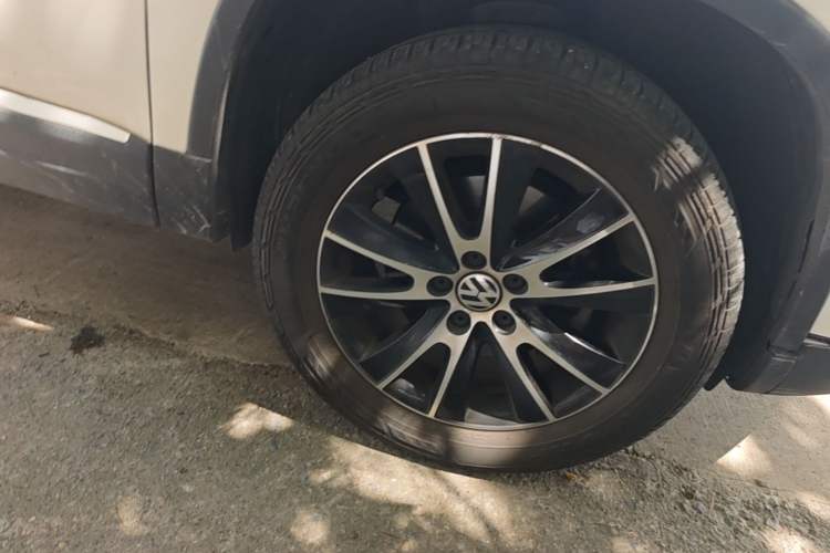 Used Volkswagen Tiguan 2013 1.8TSI Automatic Two-Wheel Drive Luxury Model Right Front Wheel Hub