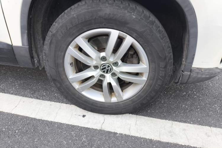 Used Volkswagen Tiguan 2013 1.8TSI Automatic Two-Wheel Drive Trend Edition Right Front Wheel Hub