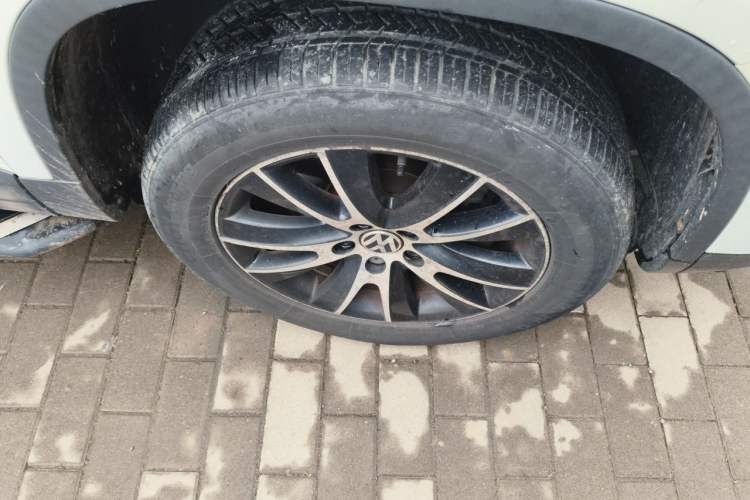 Used Volkswagen Tiguan 2013 1.8TSI Automatic Two-Wheel Drive Luxury Model Right Front Wheel Hub