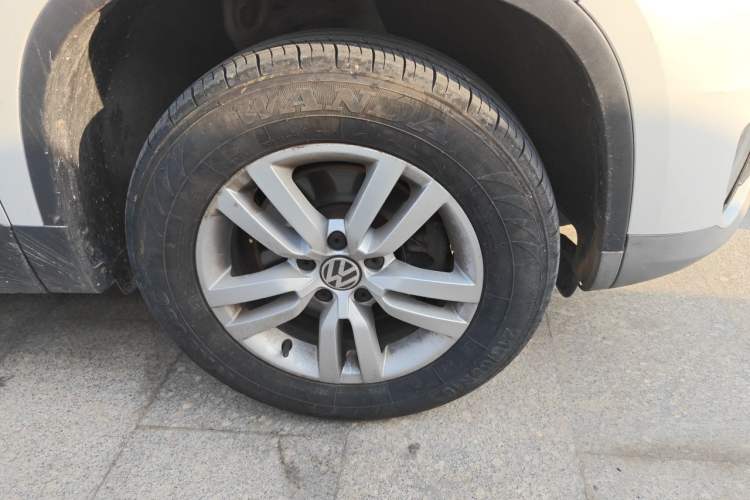 Used Volkswagen Tiguan 2013 1.8TSI Manual Two-Wheel Drive Trend Edition Right Front Wheel Hub