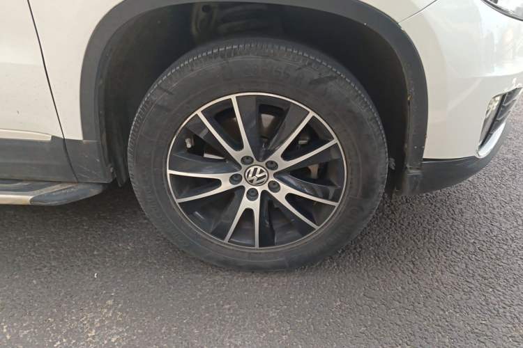 Used Volkswagen Tiguan 2013 1.8TSI Automatic Two-Wheel Drive Luxury Model Right Front Wheel Hub