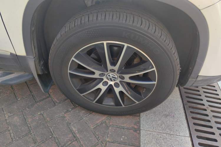 Used Volkswagen Tiguan 2013 1.8TSI Automatic Two-Wheel Drive Luxury Model Right Front Wheel Hub