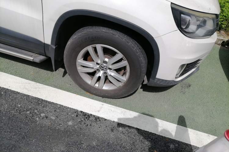 Used Volkswagen Tiguan 2013 1.8TSI Manual Two-Wheel Drive Trend Edition Right Front Wheel Hub