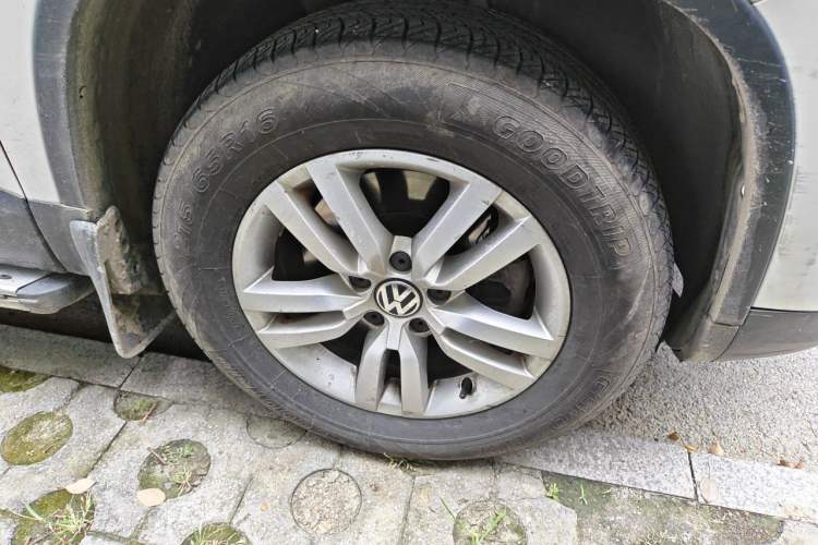 Used Volkswagen Tiguan 2013 1.8TSI Automatic Two-Wheel Drive Trend Edition Right Front Wheel Hub