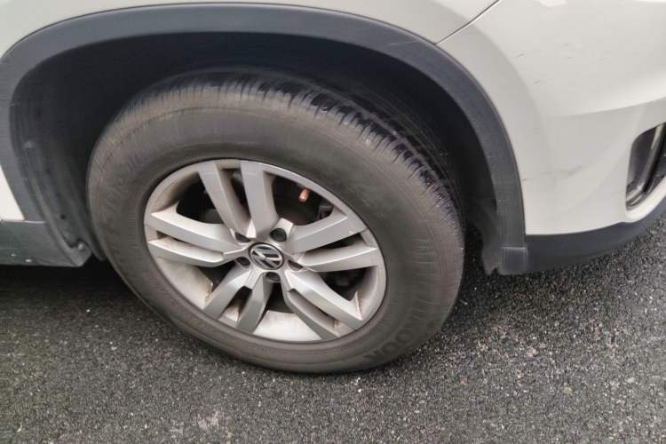 Used Volkswagen Tiguan 2013 1.8TSI Automatic Two-Wheel Drive Trend Edition Right Front Wheel Hub