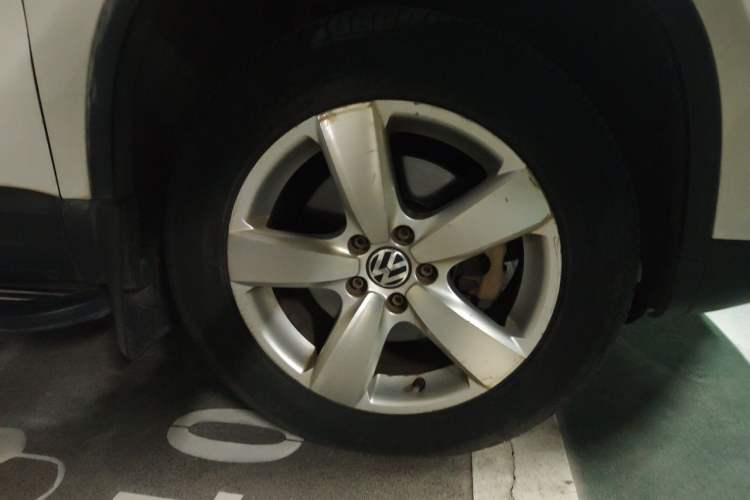 Used Volkswagen Tiguan 2013 1.8TSI Automatic All-Wheel-Drive Comfort Edition Right Front Wheel Hub