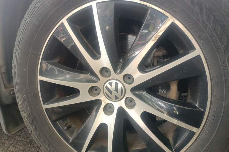 Used Volkswagen Tiguan 2013 1.8 TSI Automatic All-Wheel Drive Luxury Model Right Front Wheel Hub