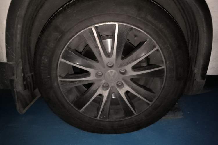 Used Volkswagen Tiguan 2013 1.8 TSI Automatic All-Wheel Drive Luxury Model Right Front Wheel Hub