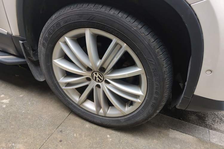 Used Volkswagen Tiguan 2013 1.8TSI Automatic Two-Wheel Drive Luxury Model Right Front Wheel Hub