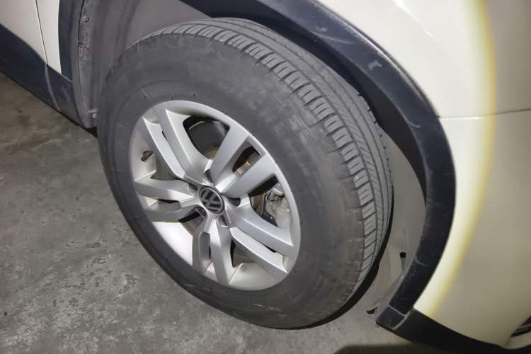 Used Volkswagen Tiguan 2013 1.8TSI Automatic Two-Wheel Drive Trend Edition Right Front Wheel Hub