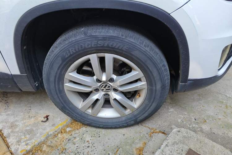 Used Volkswagen Tiguan 2013 1.8TSI Automatic Two-Wheel Drive Trend Edition Right Front Wheel Hub