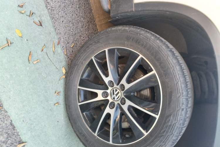 Used Volkswagen Tiguan 2013 1.8TSI Automatic Two-Wheel Drive Luxury Model Right Front Wheel Hub