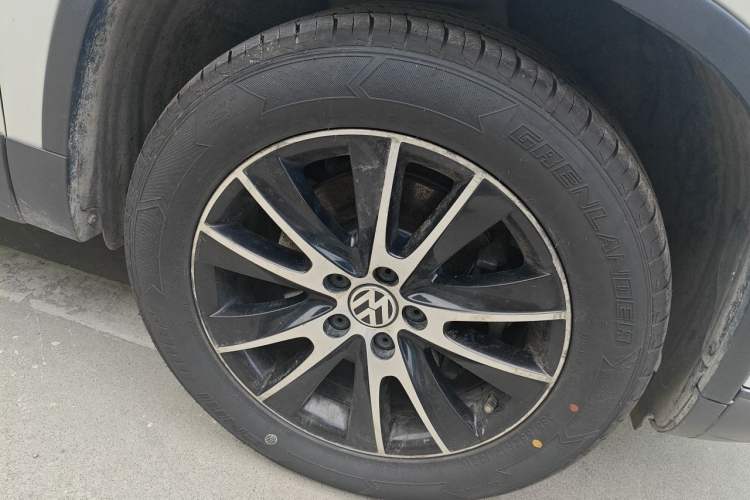 Used Volkswagen Tiguan 2013 1.8 TSI Automatic All-Wheel Drive Luxury Model Right Front Wheel Hub