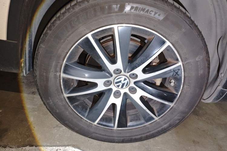 Used Volkswagen Tiguan 2013 1.8TSI Automatic Two-Wheel Drive Luxury Model Right Front Wheel Hub