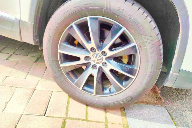Used Volkswagen Tiguan 2013 1.8TSI Automatic Two-Wheel Drive Luxury Model Right Front Wheel Hub