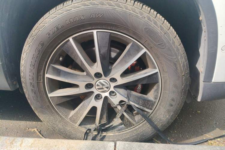Used Volkswagen Tiguan 2013 1.8TSI Automatic Two-Wheel Drive Luxury Model Right Front Wheel Hub