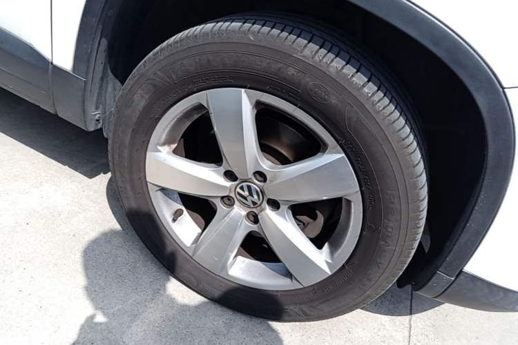 Used Volkswagen Tiguan 2013 1.8 TSI Automatic Two-Wheel Drive Comfort Edition Right Front Wheel Hub