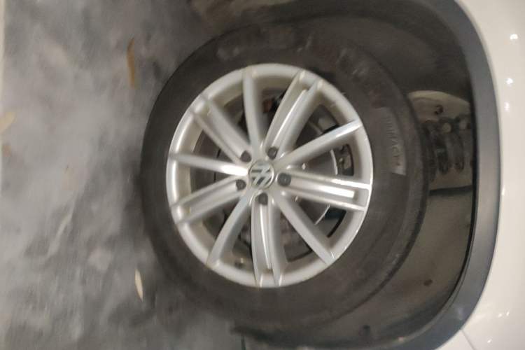 Used Volkswagen Tiguan 2013 2.0 TSI Automatic All-Wheel-Drive Flagship Edition Right Front Wheel Hub