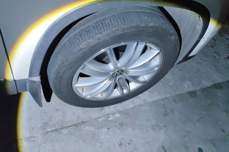 Used Volkswagen Tiguan 2013 2.0 TSI Automatic All-Wheel-Drive Flagship Edition Right Front Wheel Hub