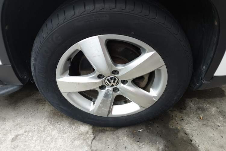 Used Volkswagen Tiguan 2013 1.8TSI Automatic All-Wheel-Drive Comfort Edition Right Front Wheel Hub