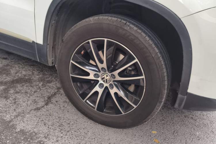 Used Volkswagen Tiguan 2013 1.8TSI Automatic Two-Wheel Drive Luxury Model Right Front Wheel Hub
