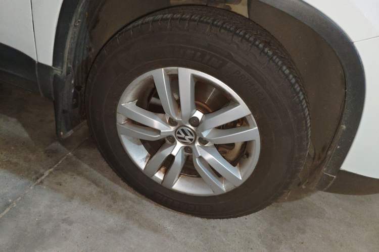 Used Volkswagen Tiguan 2013 1.8TSI Automatic Two-Wheel Drive Trend Edition Right Front Wheel Hub