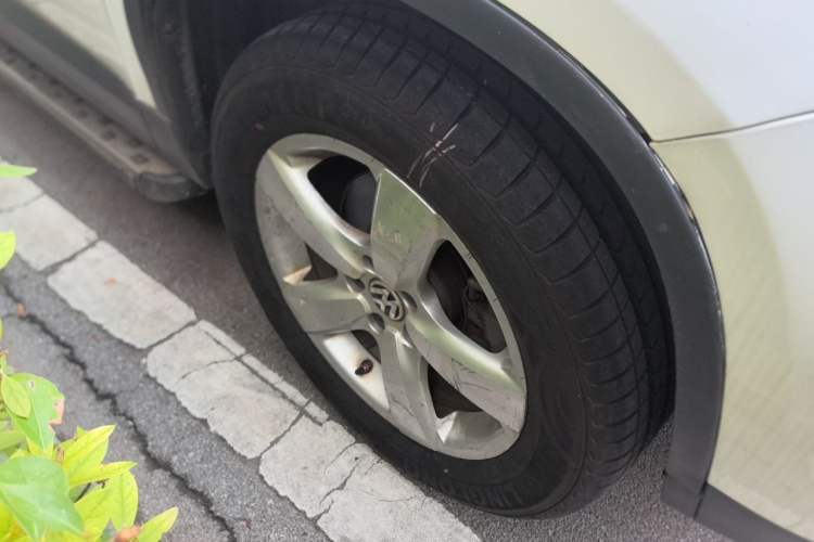 Used Volkswagen Tiguan 2013 1.8 TSI Automatic Two-Wheel Drive Comfort Edition Right Front Wheel Hub