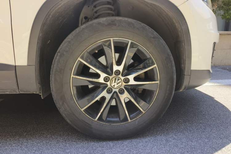 Used Volkswagen Tiguan 2013 1.8TSI Automatic Two-Wheel Drive Trend Edition Right Front Wheel Hub
