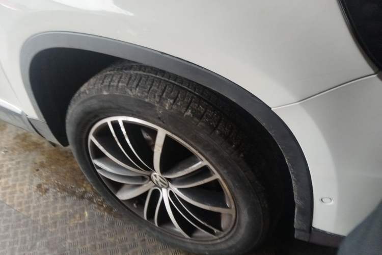 Used Volkswagen Tiguan 2013 2.0 TSI Automatic All-Wheel-Drive Flagship Edition Right Front Wheel Hub