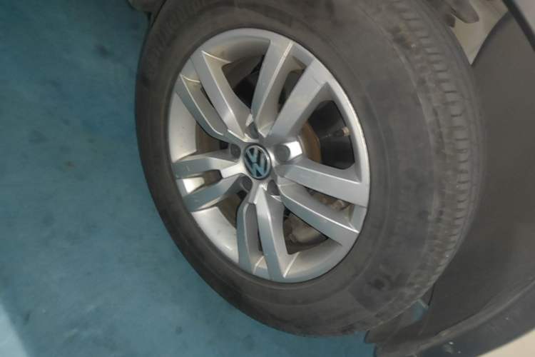 Used Volkswagen Tiguan 2013 1.8TSI Automatic Two-Wheel Drive Trend Edition Right Front Wheel Hub