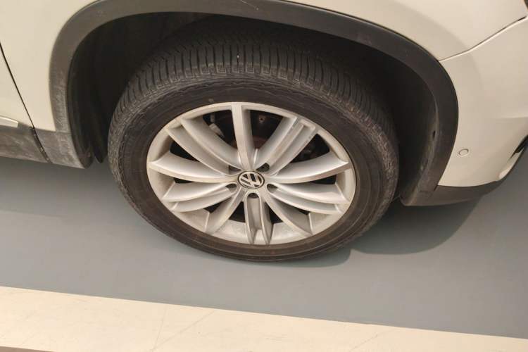 Used Volkswagen Tiguan 2013 2.0 TSI Automatic All-Wheel-Drive Flagship Edition Right Front Wheel Hub