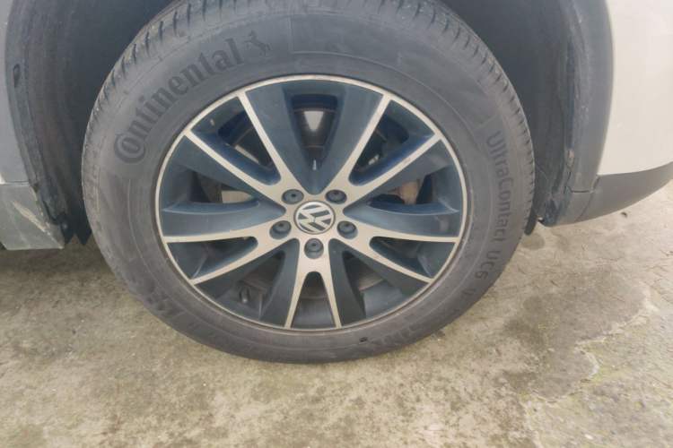 Used Volkswagen Tiguan 2013 1.8 TSI Automatic All-Wheel Drive Luxury Model Right Front Wheel Hub