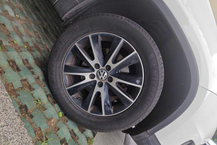 Used Volkswagen Tiguan 2013 1.8TSI Automatic Two-Wheel Drive Luxury Model Right Front Wheel Hub