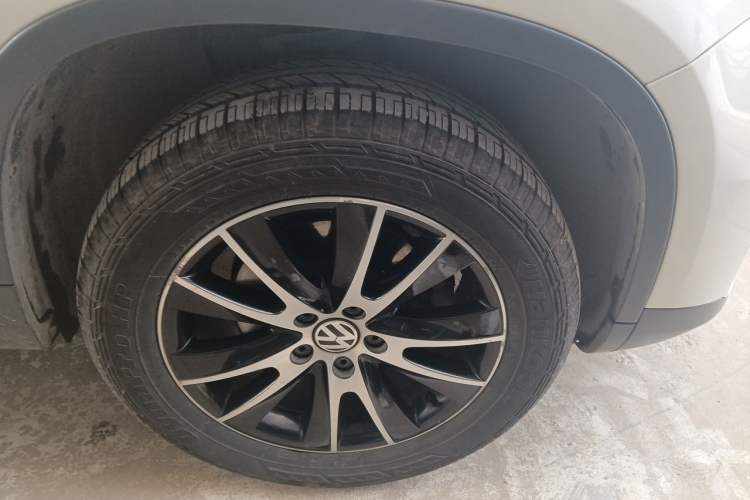 Used Volkswagen Tiguan 2013 1.8TSI Automatic Two-Wheel Drive Luxury Model Right Front Wheel Hub