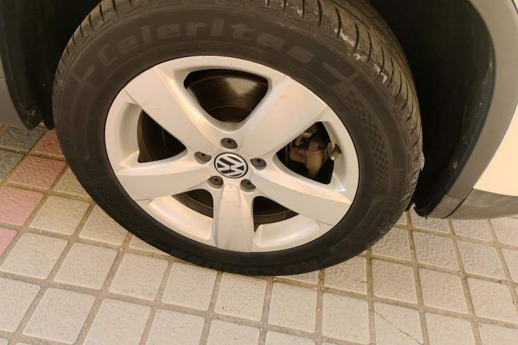 Used Volkswagen Tiguan 2013 1.8 TSI Automatic Two-Wheel Drive Comfort Edition Right Front Wheel Hub