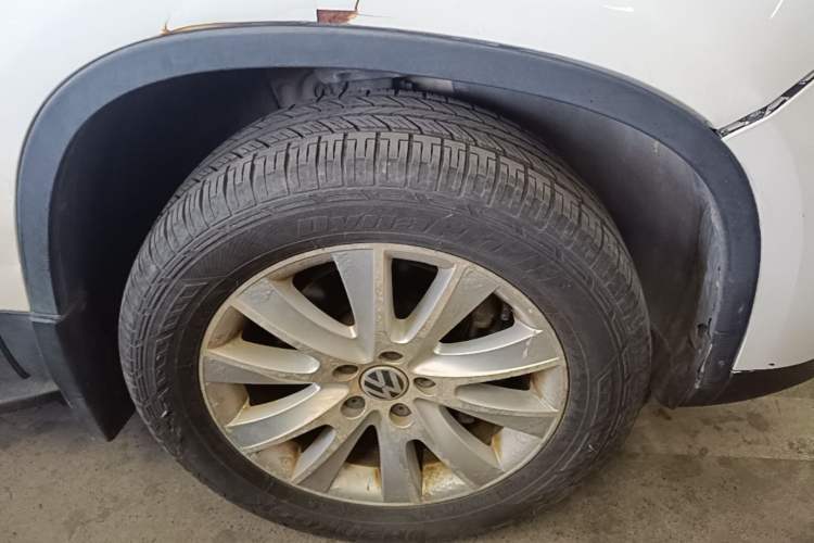 Used Volkswagen Tiguan 2013 2.0 TSI Automatic All-Wheel Drive Luxury Edition Right Front Wheel Hub