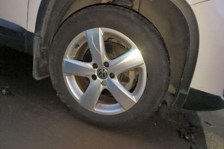 Used Volkswagen Tiguan 2013 1.8 TSI Automatic Two-Wheel Drive Comfort Edition Right Front Wheel Hub