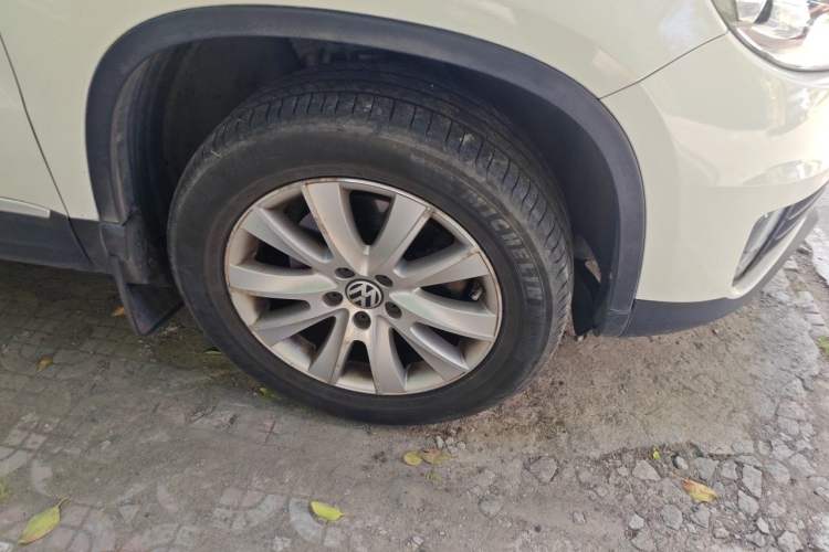 Used Volkswagen Tiguan 2013 1.8 TSI Automatic All-Wheel Drive Luxury Model Right Front Wheel Hub