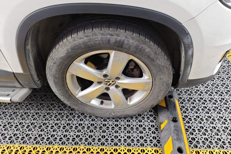 Used Volkswagen Tiguan 2013 1.8TSI Automatic All-Wheel-Drive Comfort Edition Right Front Wheel Hub