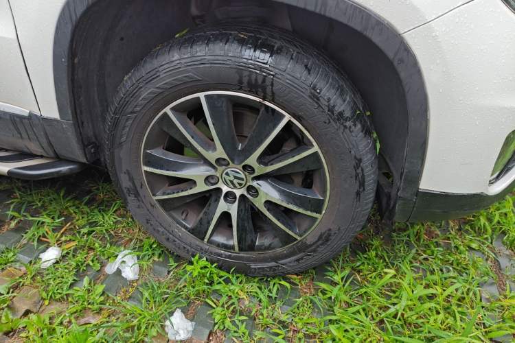 Used Volkswagen Tiguan 2013 1.8TSI Automatic Two-Wheel Drive Luxury Model Right Front Wheel Hub