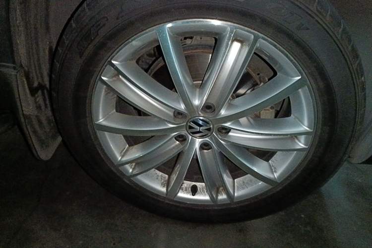 Used Volkswagen Tiguan 2013 2.0 TSI Automatic All-Wheel-Drive Flagship Edition Right Front Wheel Hub