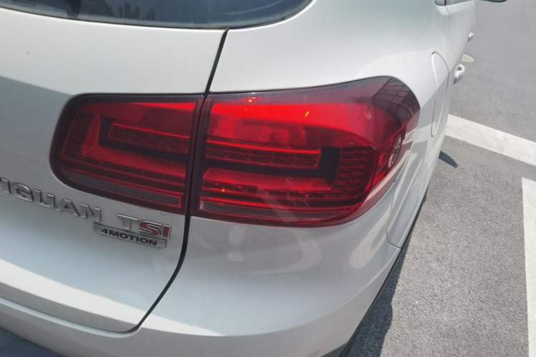 Used Volkswagen Tiguan 2013 1.8 TSI Automatic All-Wheel Drive Luxury Model Right Rear Taillight