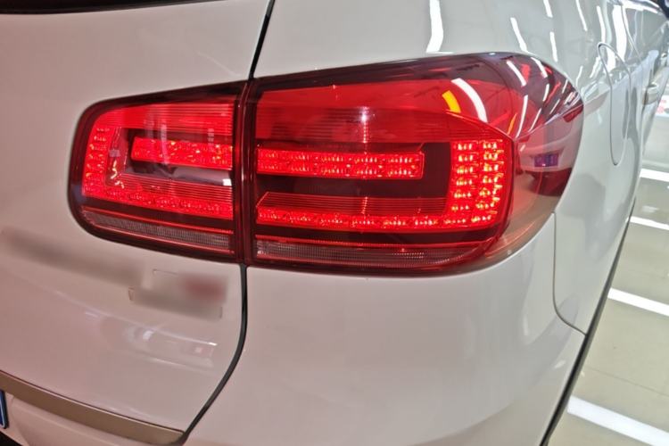 Used Volkswagen Tiguan 2013 1.8 TSI Automatic All-Wheel Drive Luxury Model Right Rear Taillight