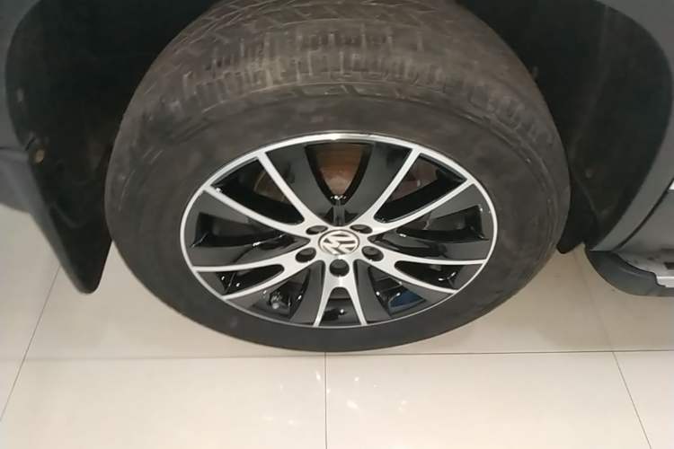 Used Volkswagen Tiguan 2013 1.8 TSI Automatic All-Wheel Drive Luxury Model Right Rear Wheel Hub
