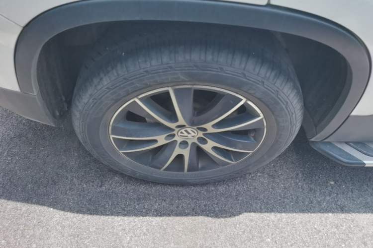 Used Volkswagen Tiguan 2013 1.8 TSI Automatic All-Wheel Drive Luxury Model Right Rear Wheel Hub
