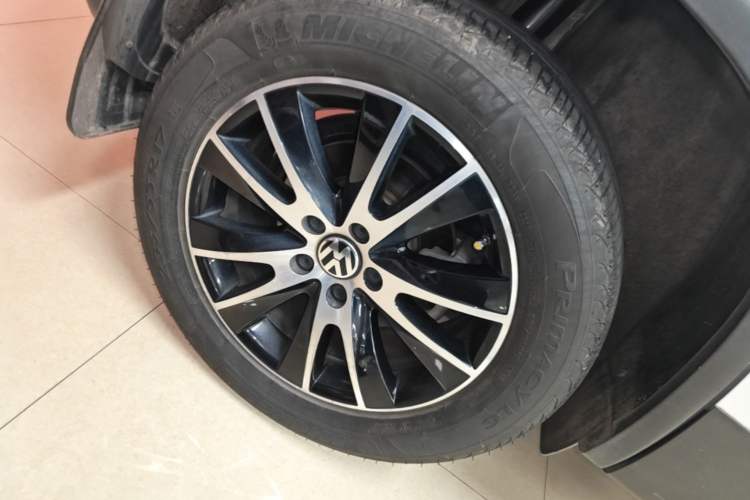 Used Volkswagen Tiguan 2013 1.8 TSI Automatic All-Wheel Drive Luxury Model Right Rear Wheel Hub