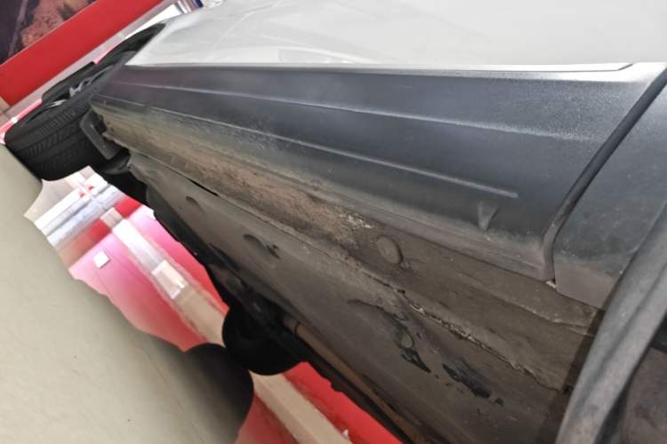 Used Volkswagen Tiguan 2013 1.8 TSI Automatic All-Wheel Drive Luxury Model Right Side Sill