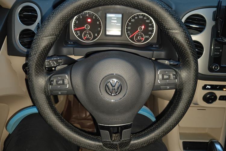 Used Volkswagen Tiguan 2013 1.8 TSI Automatic All-Wheel Drive Luxury Model Steering Wheel